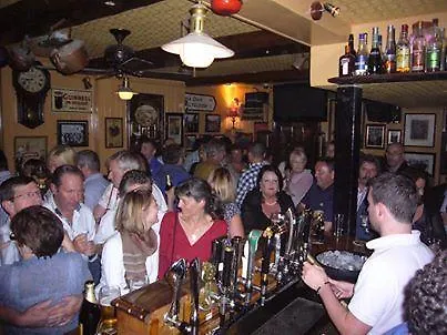 Creedons Traditional Irish Welcome كورك